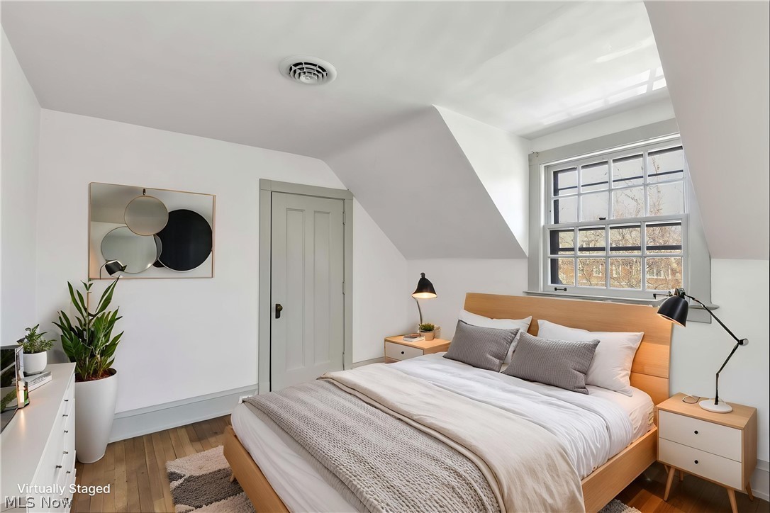 10 E Hanna Lane Bratenahl OH 44108