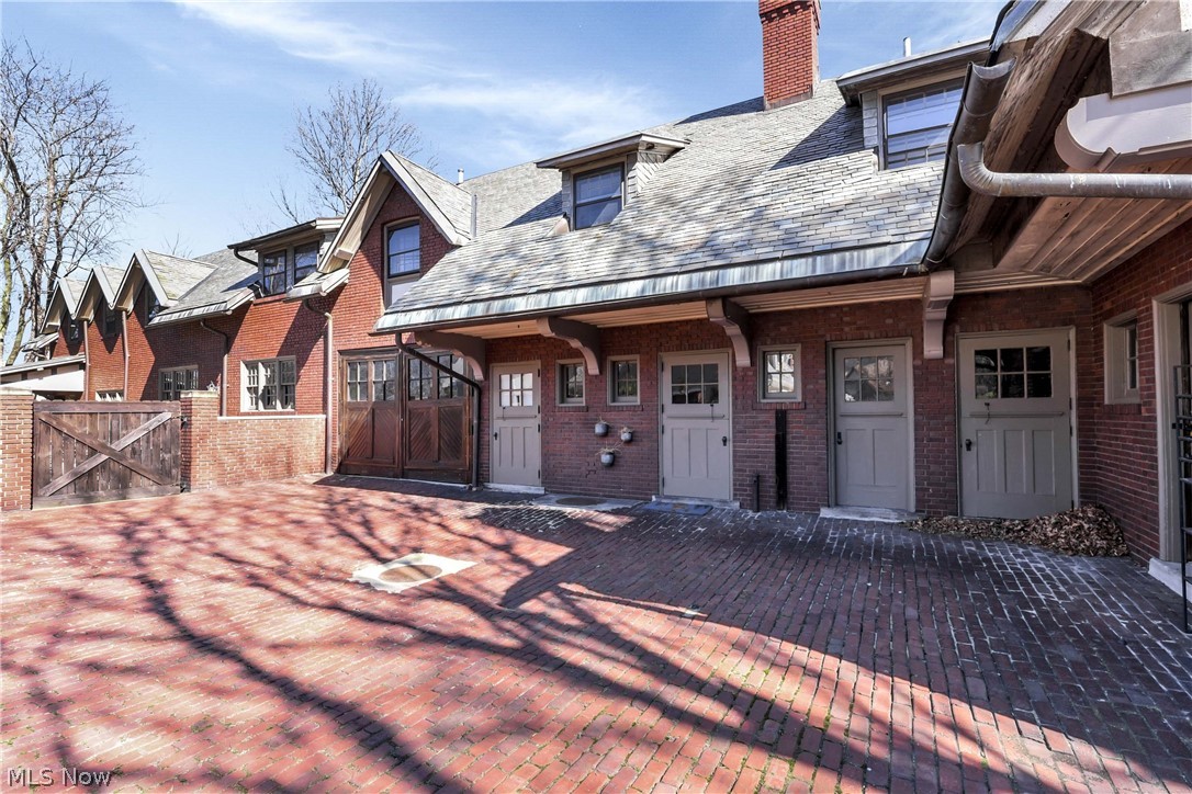 10 E Hanna Lane Bratenahl OH 44108