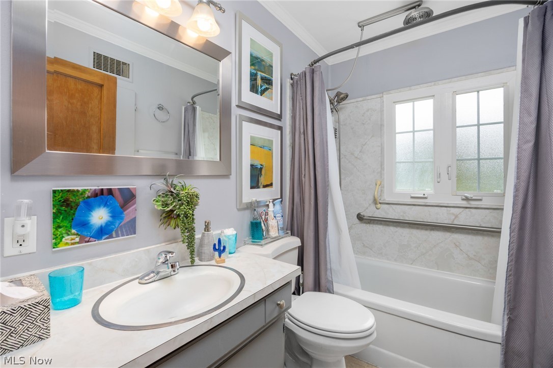 884 Monmouth Drive Akron OH 44313