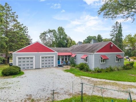884 Monmouth Drive Akron OH 44313