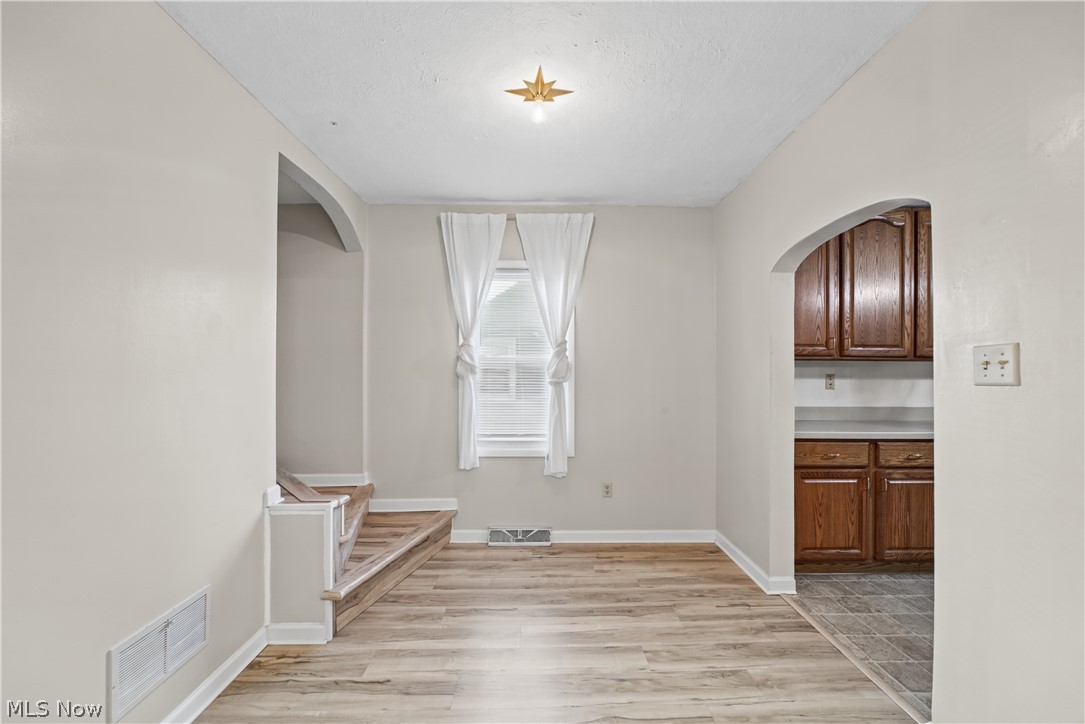 19320 Shoreland Avenue Rocky River OH 44116