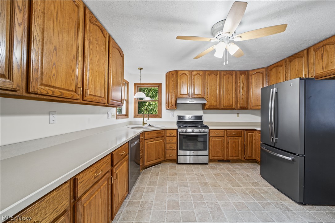 19320 Shoreland Avenue Rocky River OH 44116