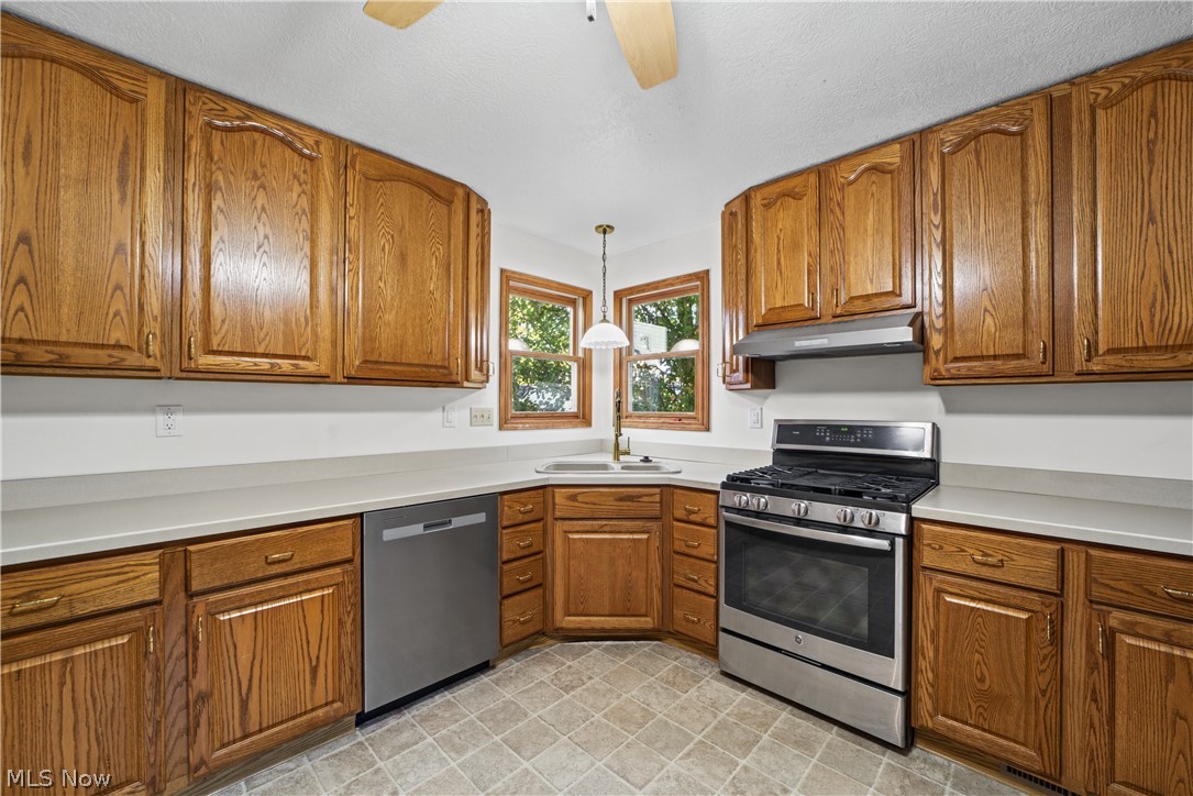 19320 Shoreland Avenue Rocky River OH 44116