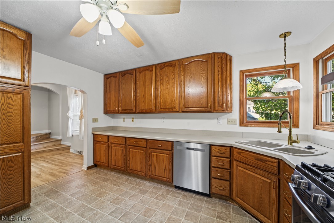 19320 Shoreland Avenue Rocky River OH 44116