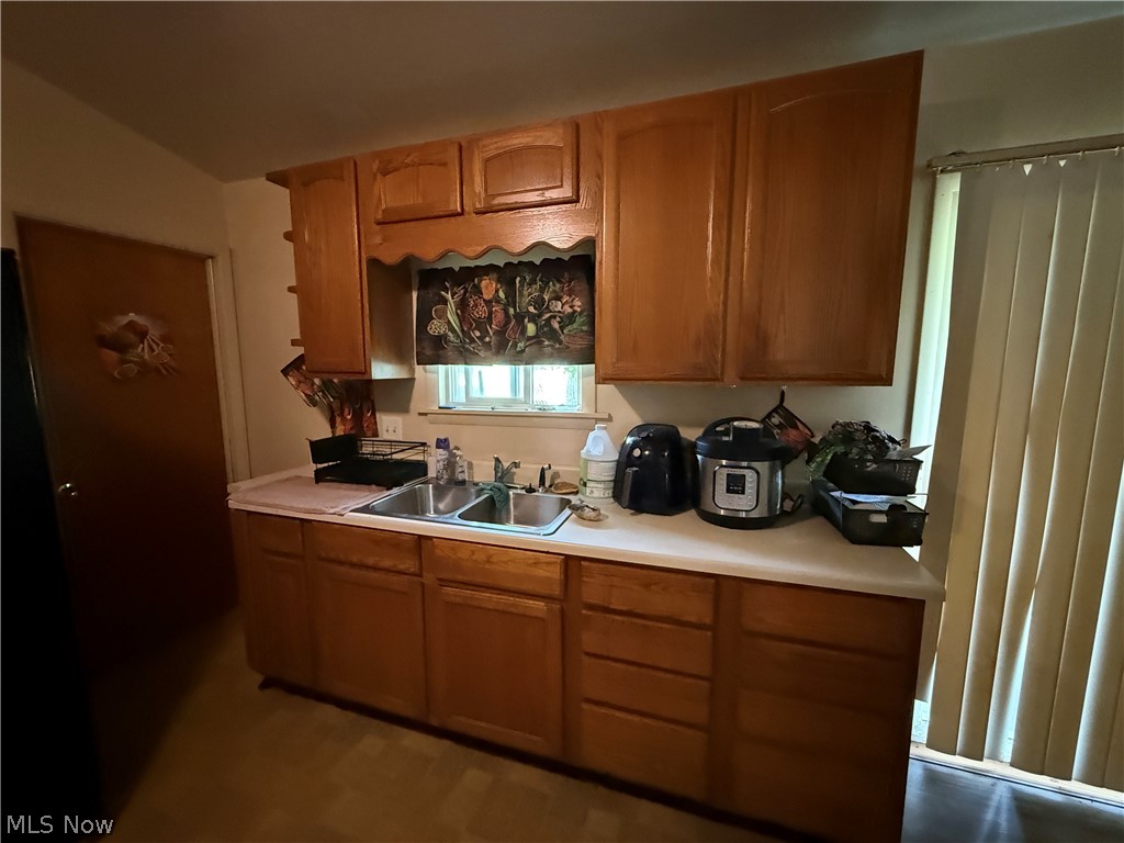 2368 Montgomery Avenue NW Warren OH 44485