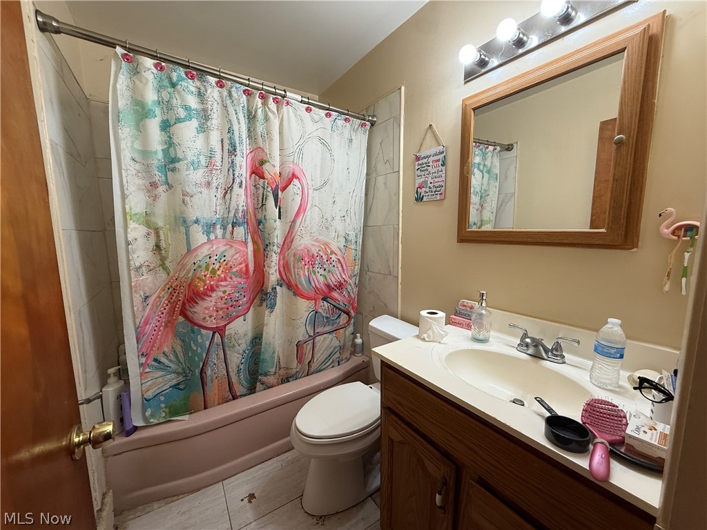 2368 Montgomery Avenue NW Warren OH 44485