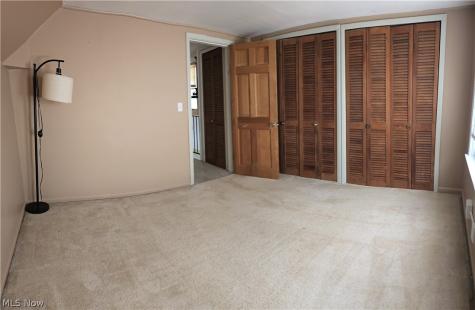 1422 Graber Drive Lakewood OH 44107