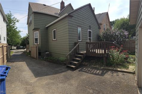1422 Graber Drive Lakewood OH 44107