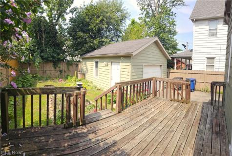 1422 Graber Drive Lakewood OH 44107