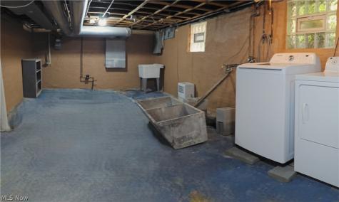 1422 Graber Drive Lakewood OH 44107