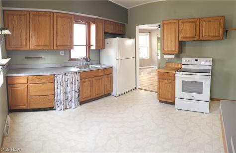 1422 Graber Drive Lakewood OH 44107
