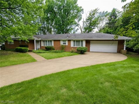 1815 Glenmont Drive NW Canton OH 44708