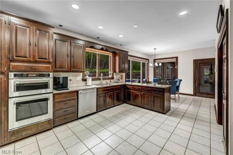 885 Mckee Trail Hinckley OH 44233