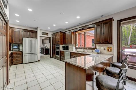 885 Mckee Trail Hinckley OH 44233