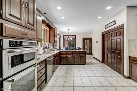 885 Mckee Trail Hinckley OH 44233