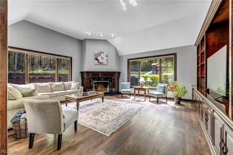 885 Mckee Trail Hinckley OH 44233