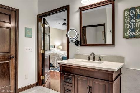 885 Mckee Trail Hinckley OH 44233