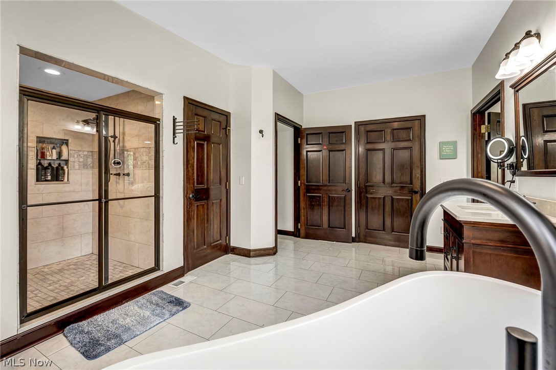 885 Mckee Trail Hinckley OH 44233
