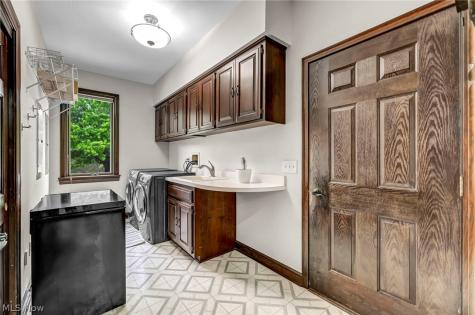 885 Mckee Trail Hinckley OH 44233