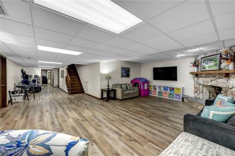 885 Mckee Trail Hinckley OH 44233