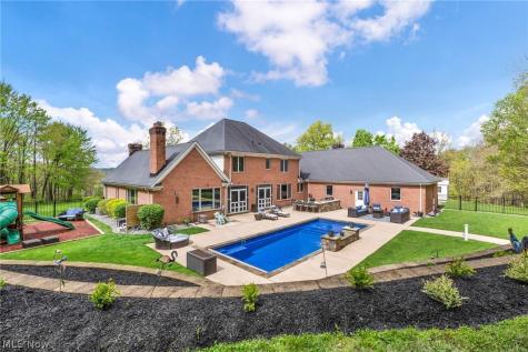 885 Mckee Trail Hinckley OH 44233