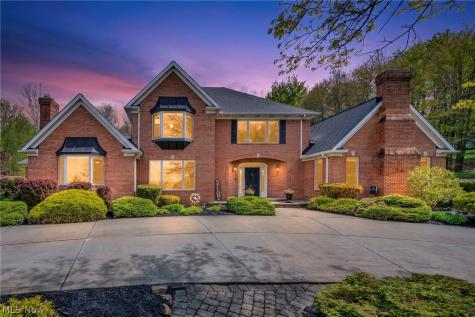 885 Mckee Trail Hinckley OH 44233
