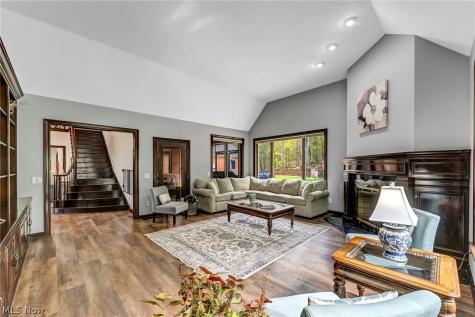 885 Mckee Trail Hinckley OH 44233