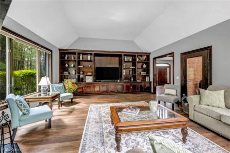 885 Mckee Trail Hinckley OH 44233