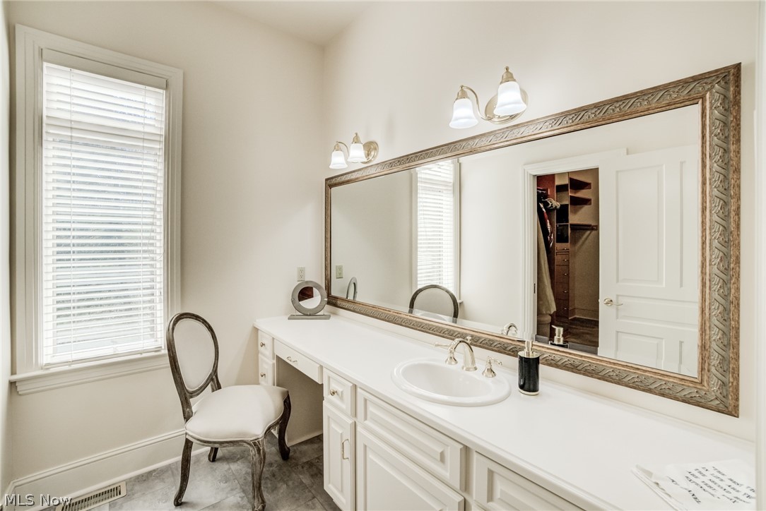 15750 N Ridge Drive Novelty OH 44072