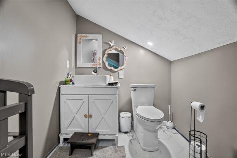 13166 Butternut Road Burton OH 44021