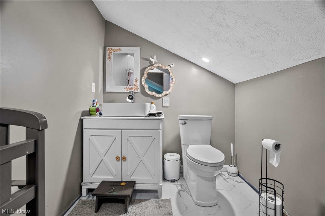 13166 Butternut Road Burton OH 44021