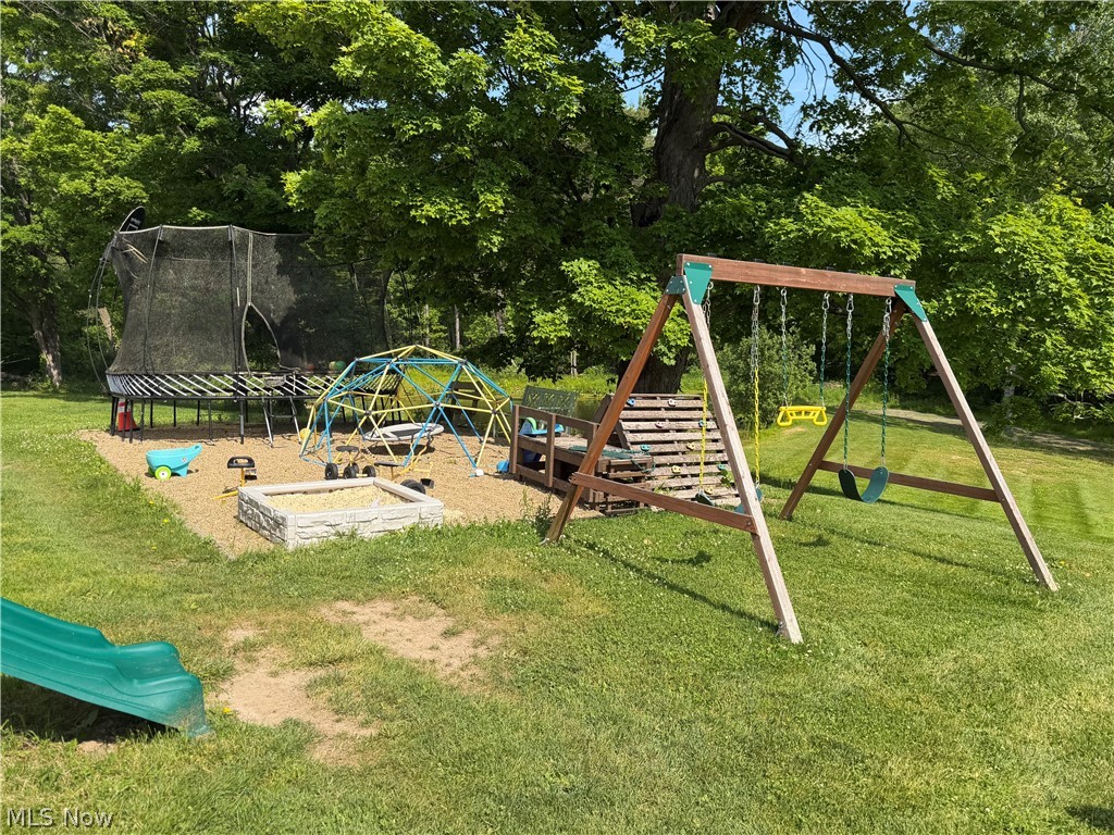 13166 Butternut Road Burton OH 44021