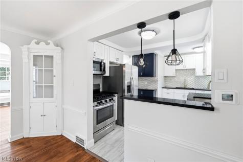 4429 Groveland Road University Heights OH 44118