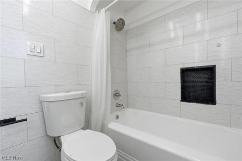 4429 Groveland Road University Heights OH 44118