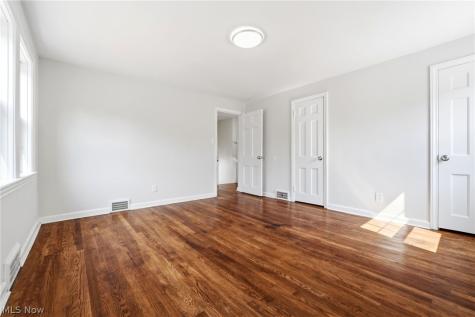 4429 Groveland Road University Heights OH 44118