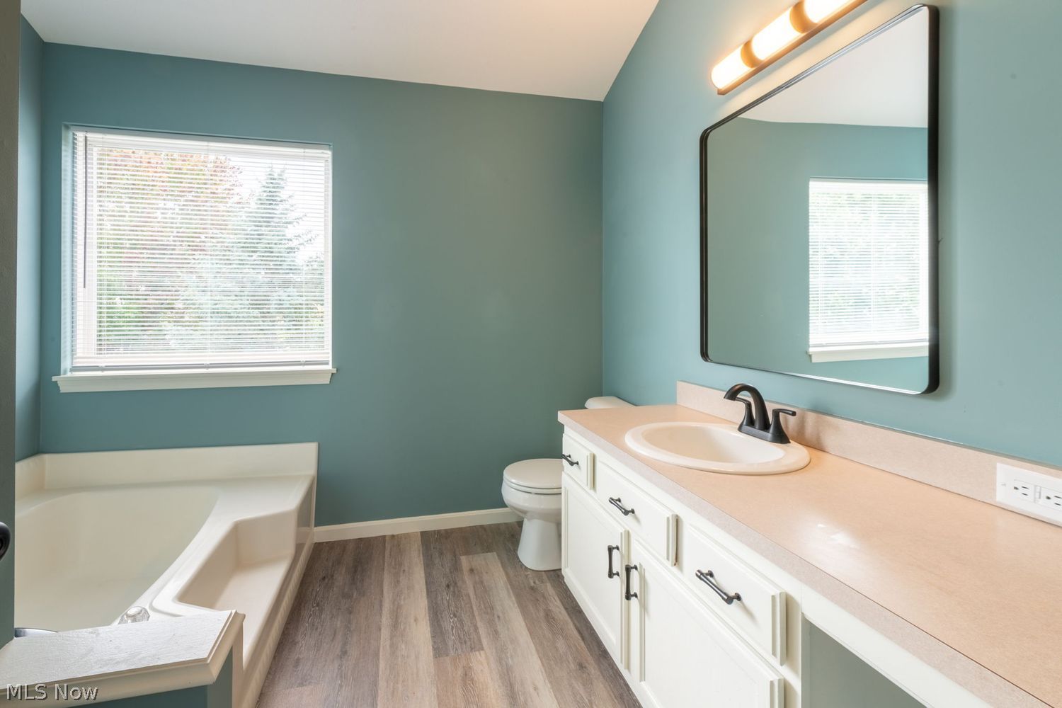 857 Longbrook Drive Wadsworth OH 44281