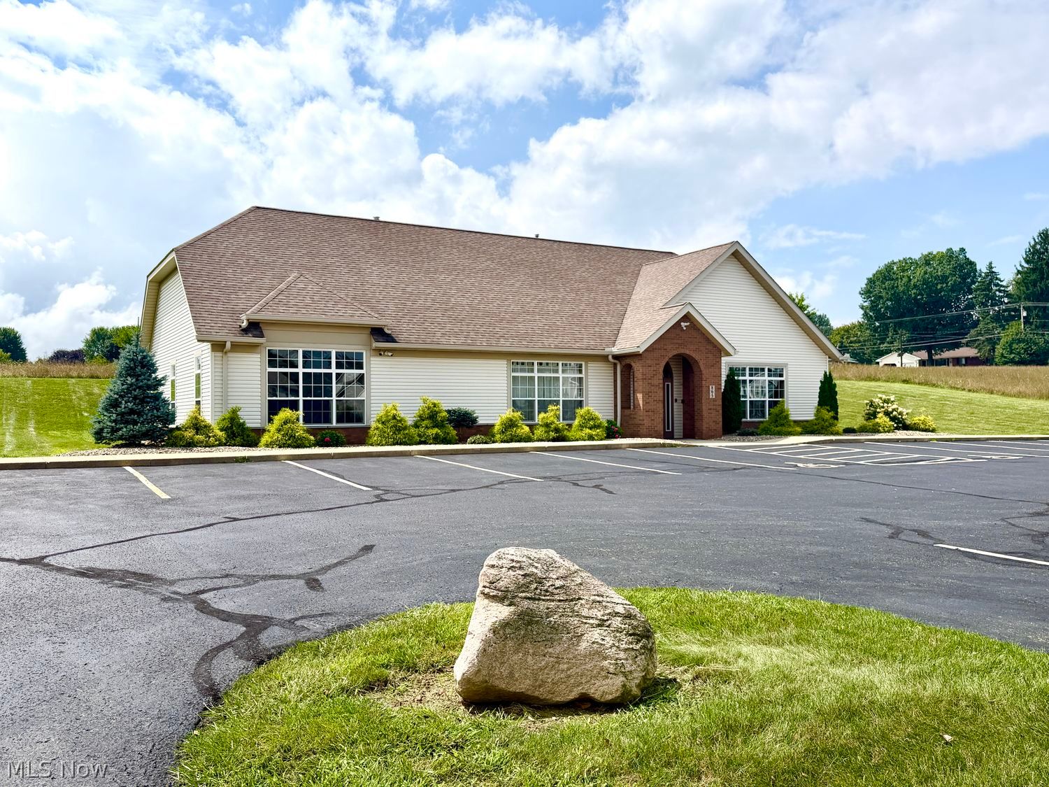 857 Longbrook Drive Wadsworth OH 44281
