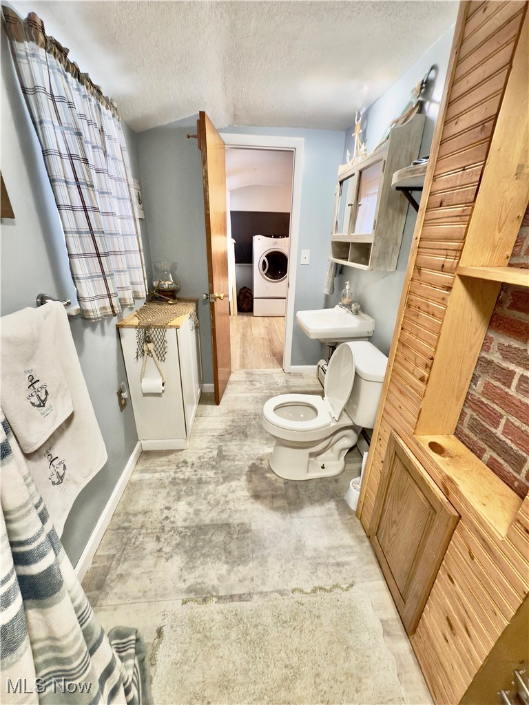 557 North Avenue Geneva OH 44041