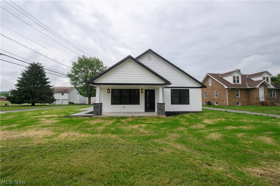 1545 Roanoke Avenue Uhrichsville OH 44683