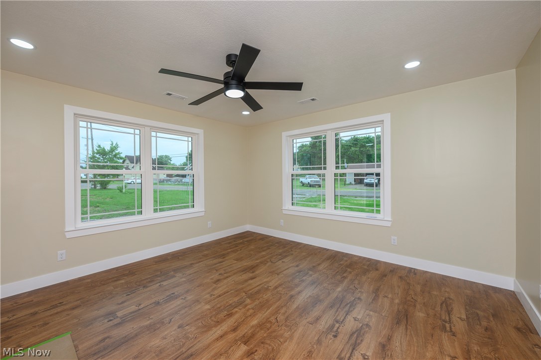 1545 Roanoke Avenue Uhrichsville OH 44683