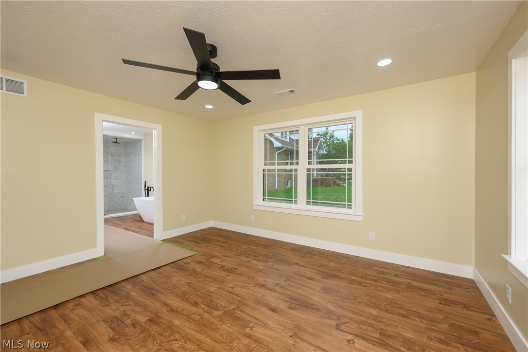 1545 Roanoke Avenue Uhrichsville OH 44683