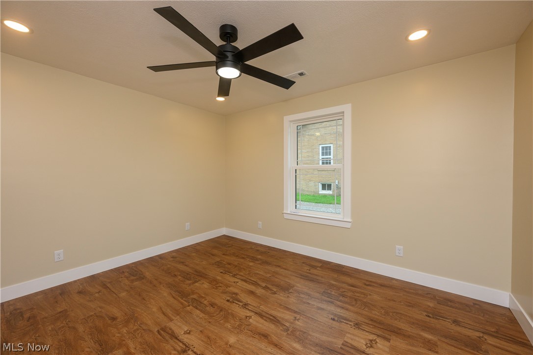 1545 Roanoke Avenue Uhrichsville OH 44683