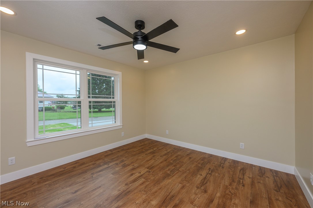 1545 Roanoke Avenue Uhrichsville OH 44683