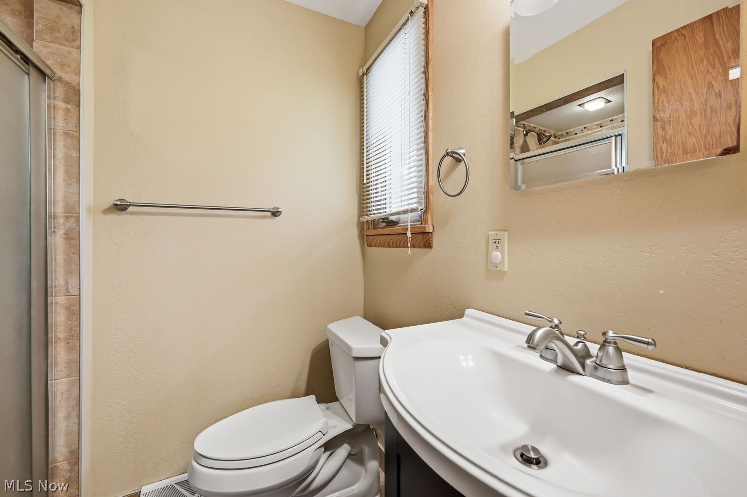 444 Grandview Avenue SE Hubbard OH 44425