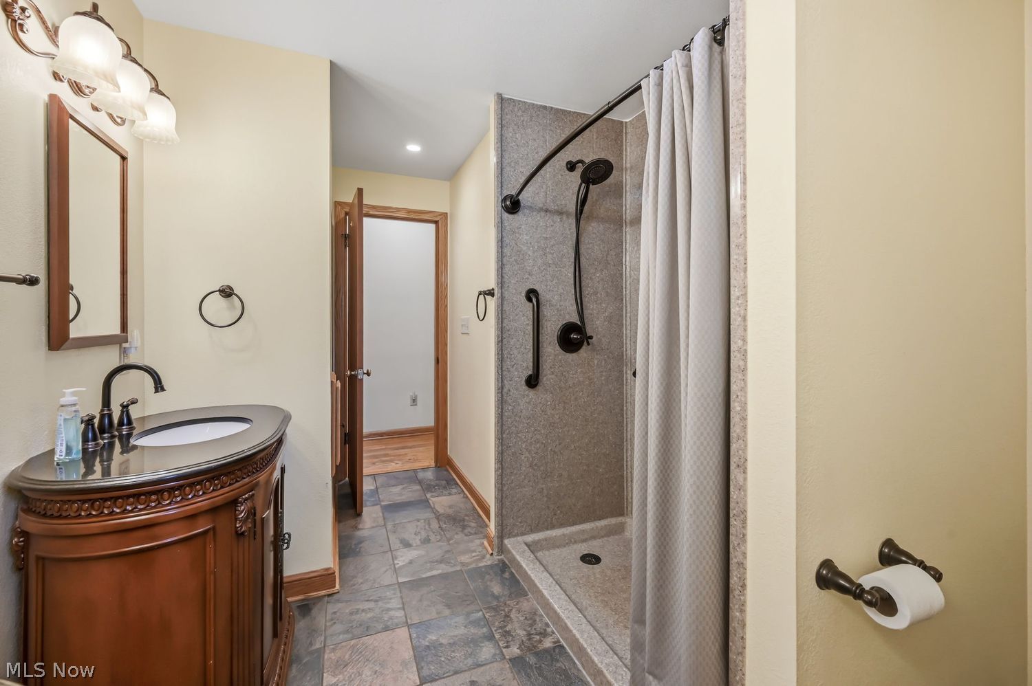 444 Grandview Avenue SE Hubbard OH 44425