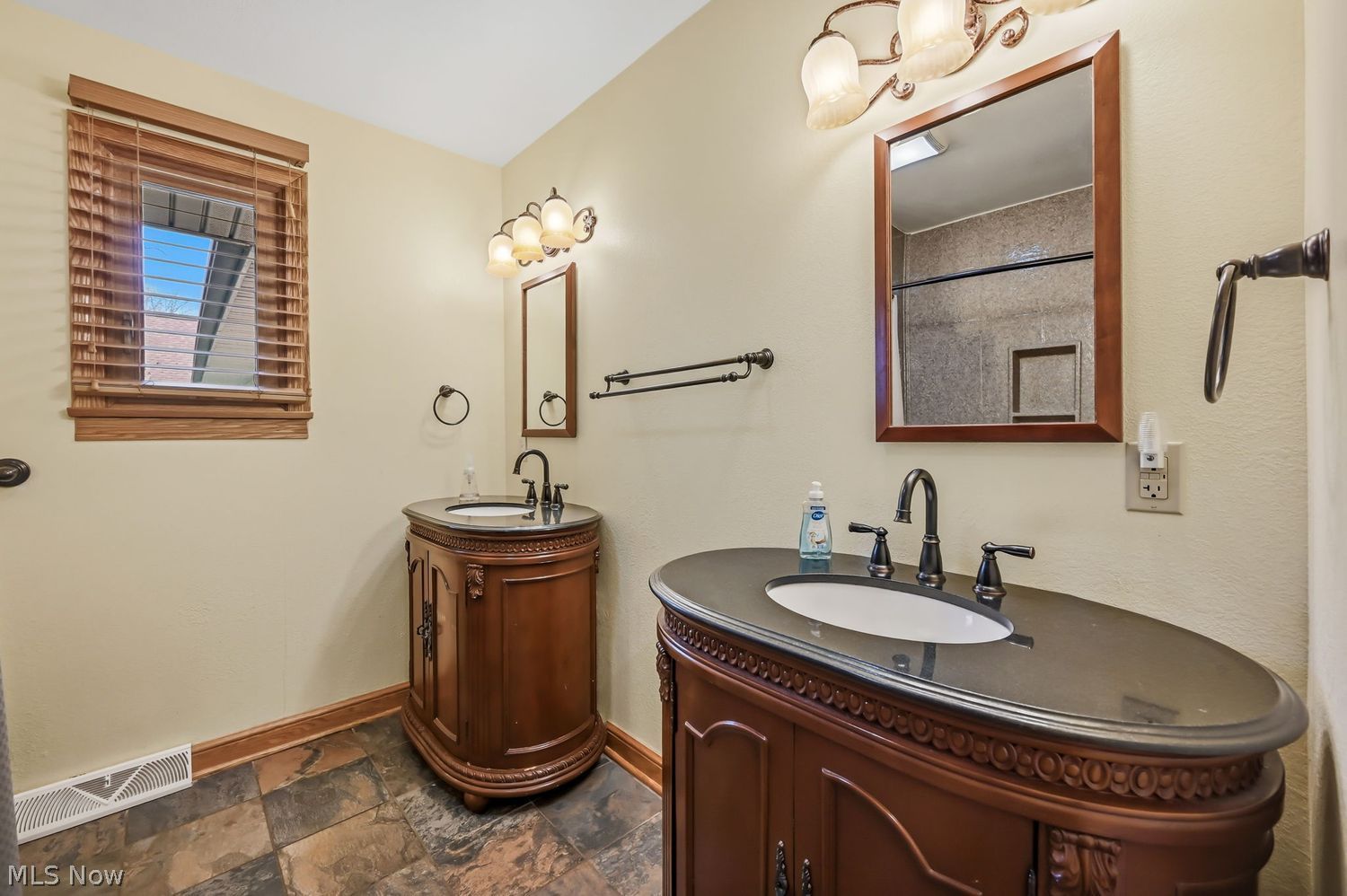 444 Grandview Avenue SE Hubbard OH 44425
