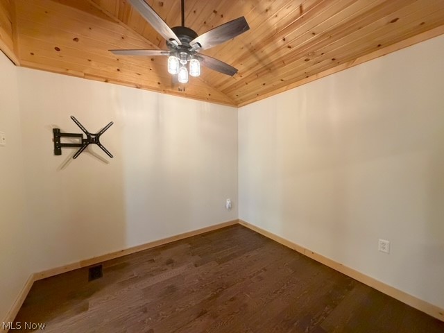 8260 Walnut Street SW Sherrodsville OH 44675