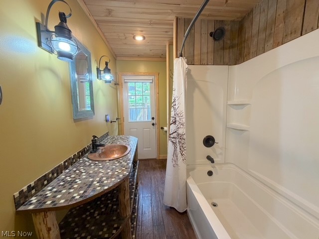 8260 Walnut Street SW Sherrodsville OH 44675