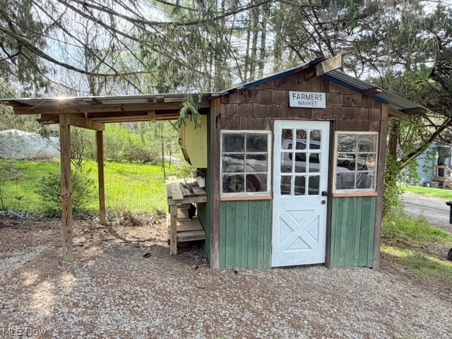 8260 Walnut Street SW Sherrodsville OH 44675