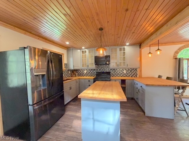 8260 Walnut Street SW Sherrodsville OH 44675